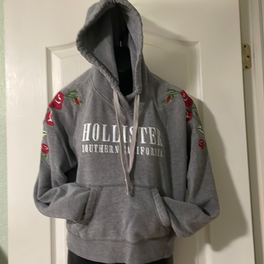 Grey sweat shirt